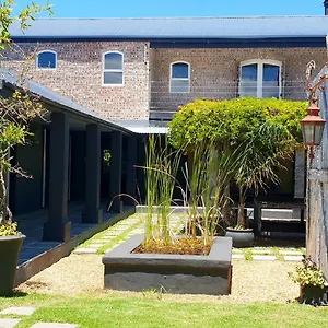 clement-one-a-guesthouse-for-family-and-friends.hotels-capetown.com/