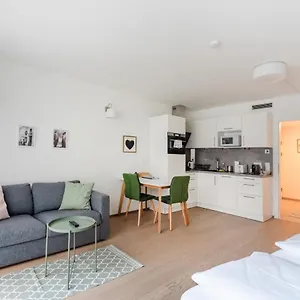 Quiet And Cozy Next To Mariahilfer Strasse And Naschmarkt With Ac, Minimum 30 Nights Apartment