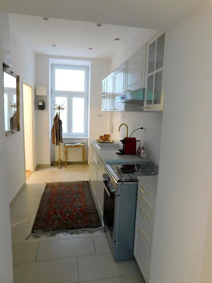 Apartment ruhige, ganze Wohnung SISSI in Zentrumsnähe Wien Österreich