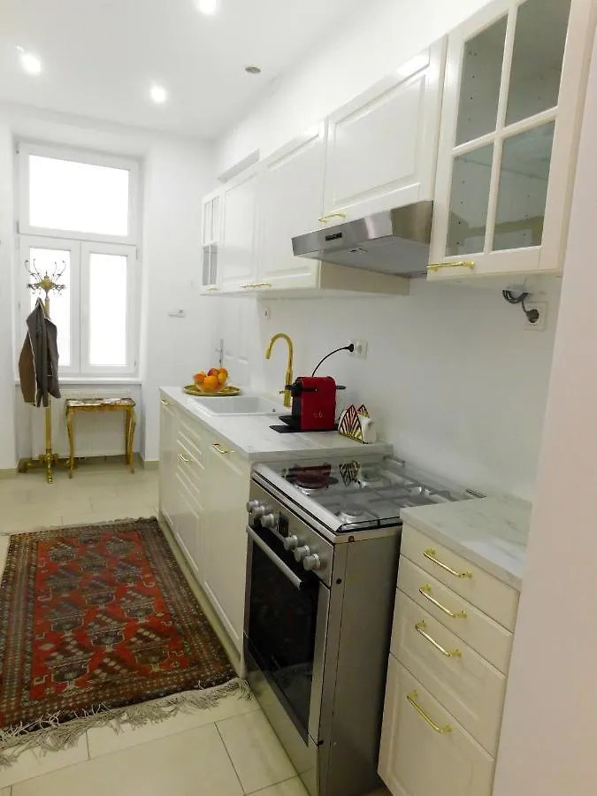 ruhige, ganze Wohnung SISSI in Zentrumsnähe Wien