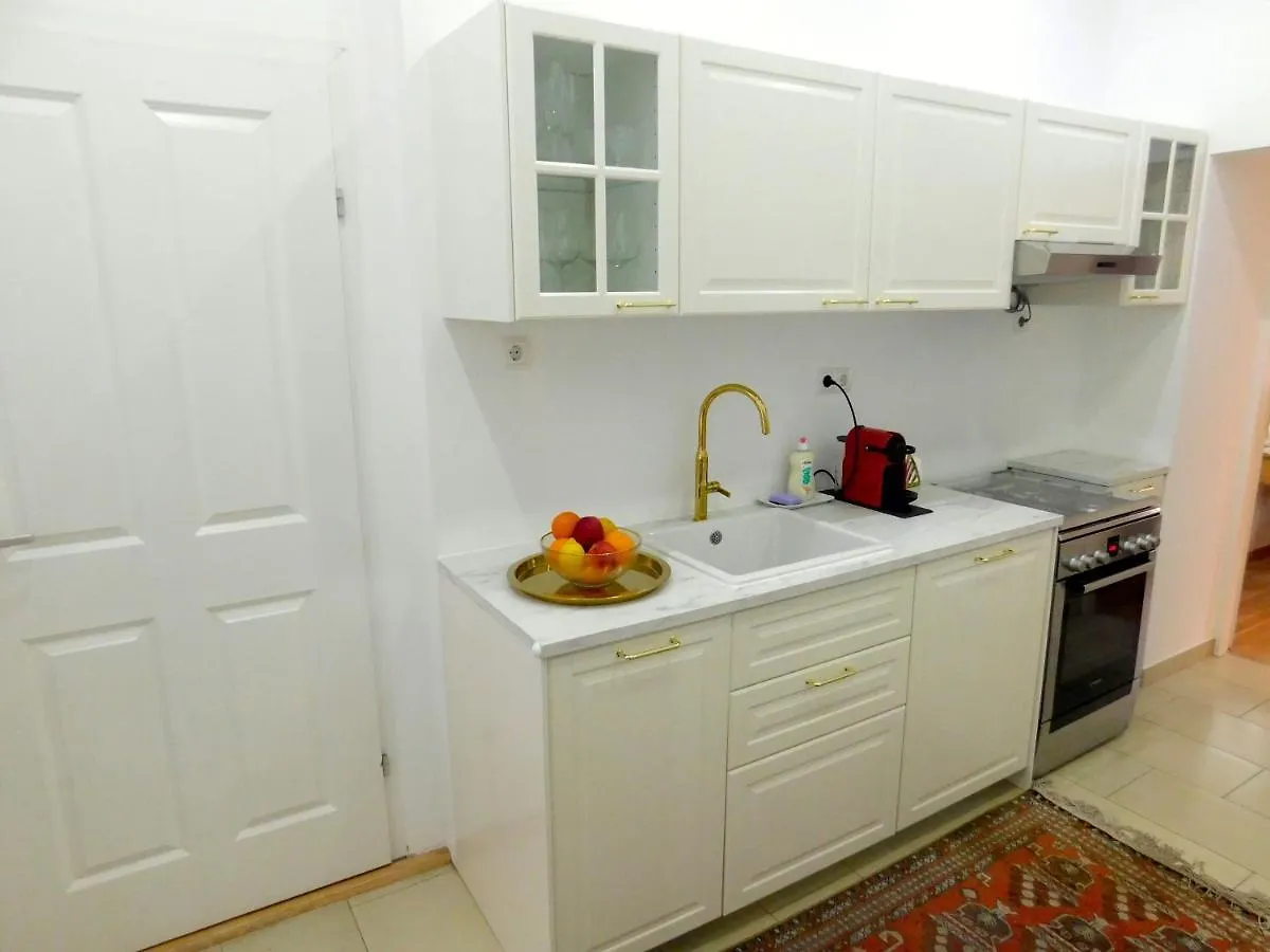 Apartment ruhige, ganze Wohnung SISSI in Zentrumsnähe Wien