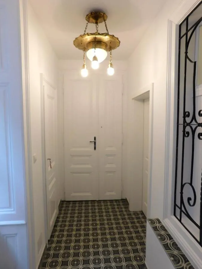 ruhige, ganze Wohnung SISSI in Zentrumsnähe Wien 0*,