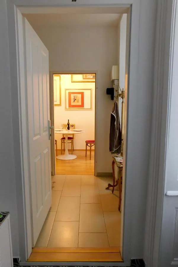 ruhige, ganze Wohnung SISSI in Zentrumsnähe Wien Apartment